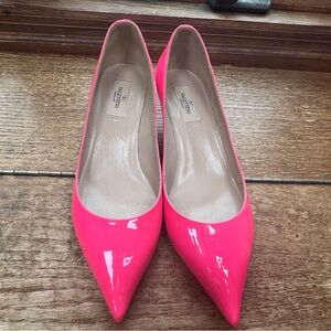 Perfect condition Valentino 2-in kitten heeled pumps. Size 41.   From Bergdorfs
